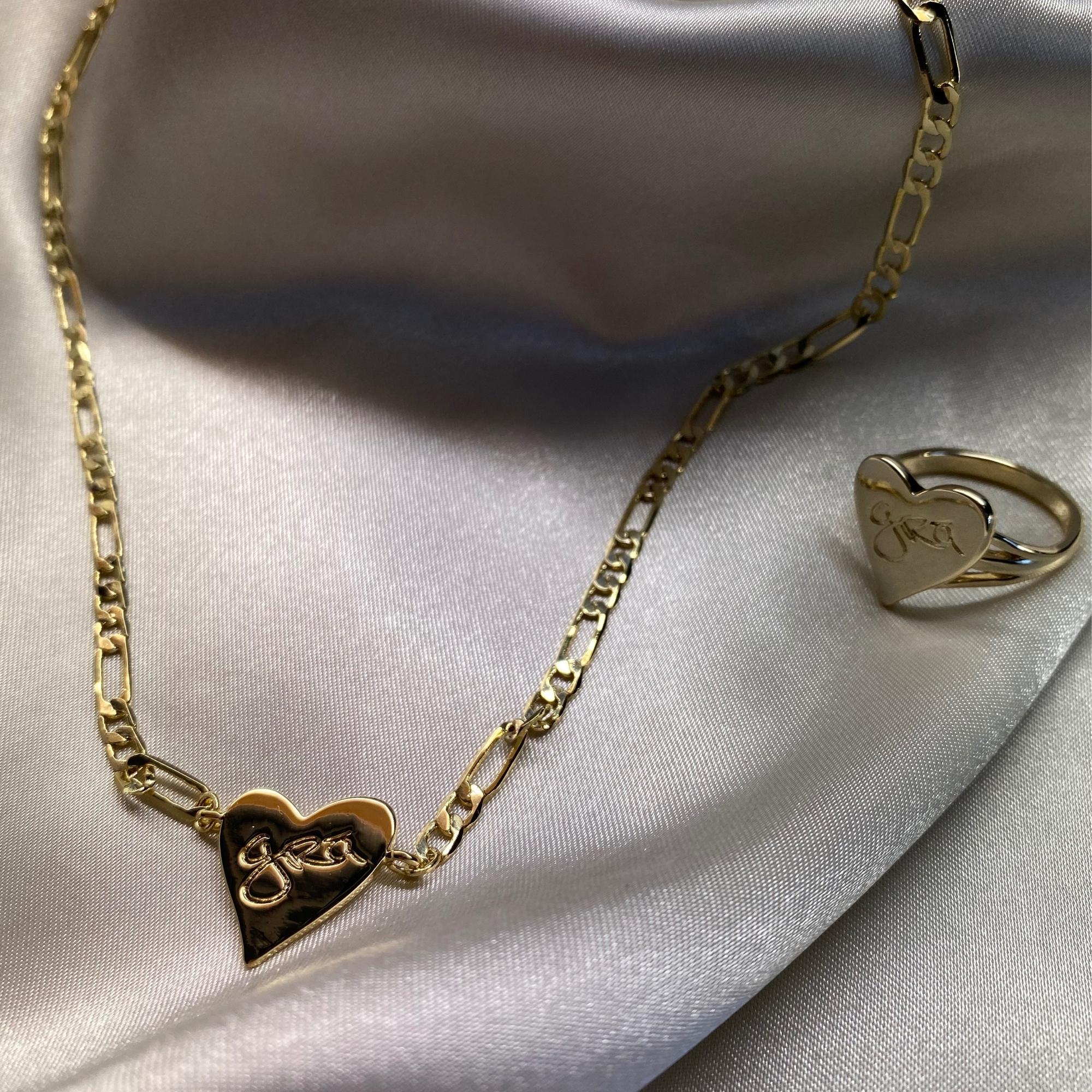 Gold Grá Mór Ring and matching necklace