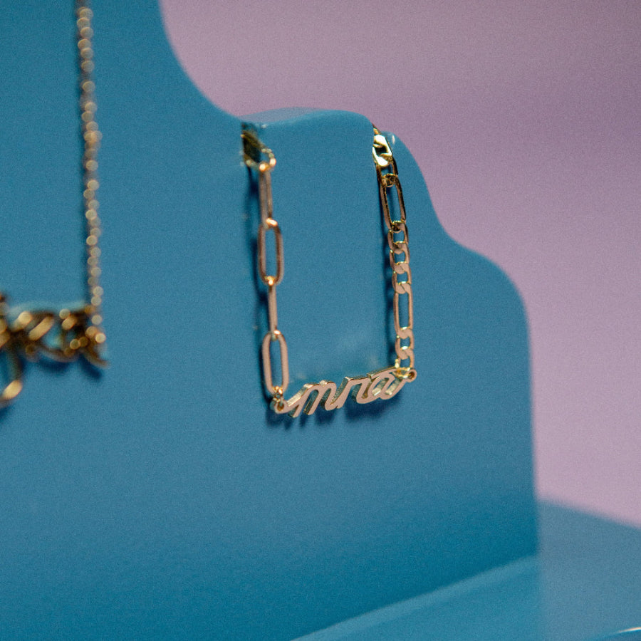 Gold Mná Power Necklace