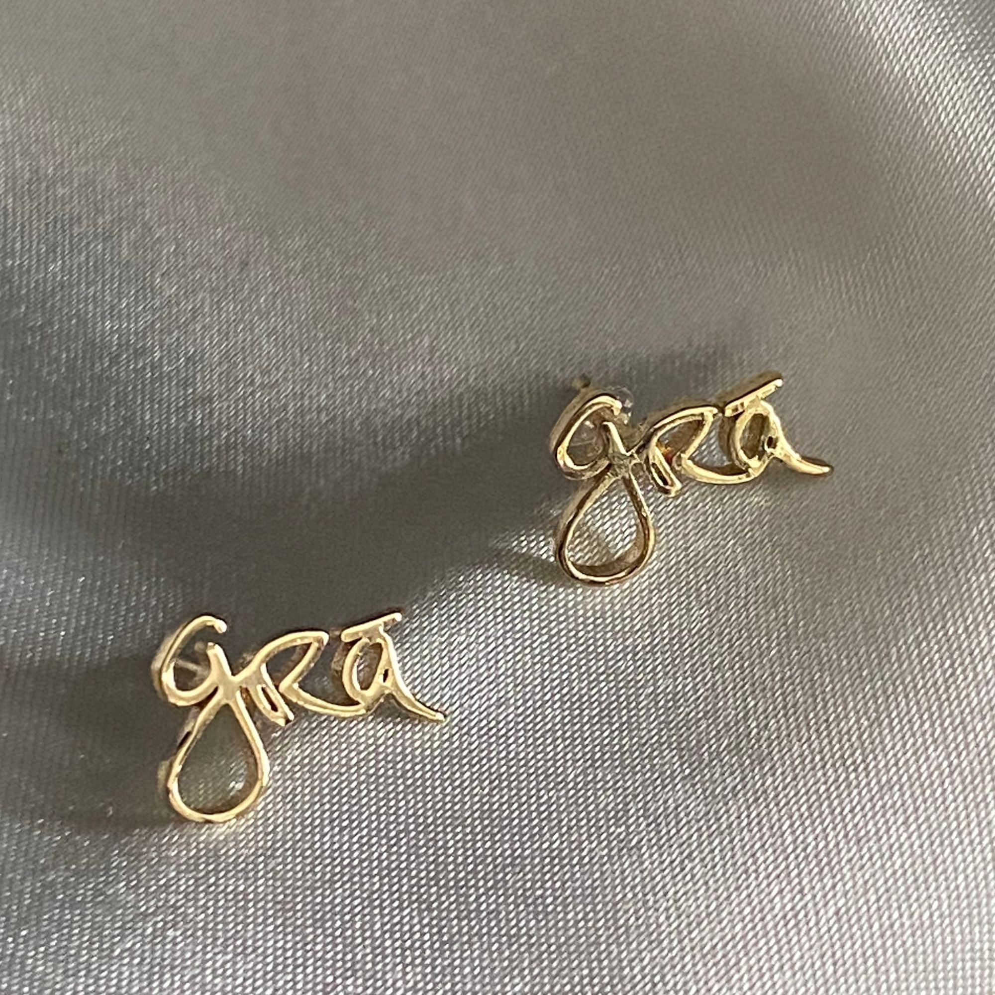 Model Wearing Grá Beag Gold Stud Earrings