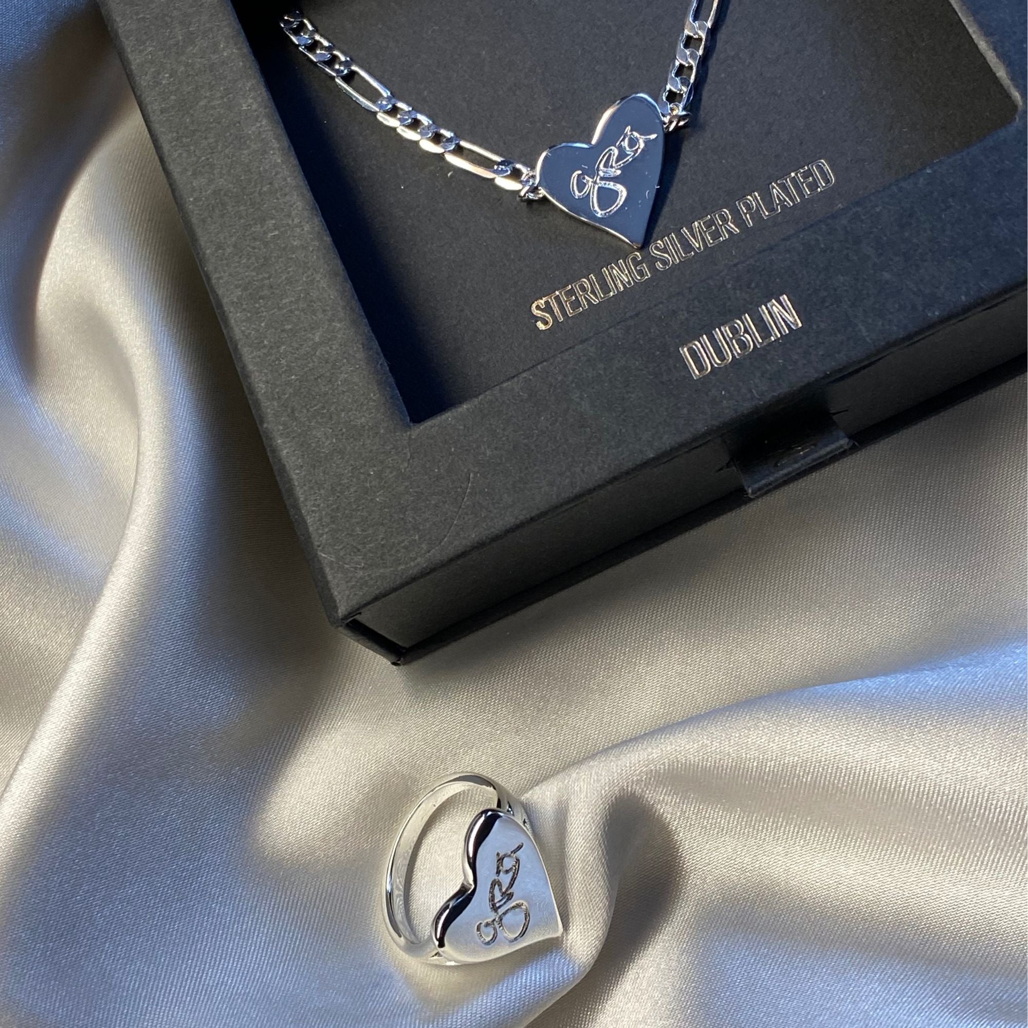 Silver Grá Mór Ring with a Silver Grá Mór Necklace in a Gift Box