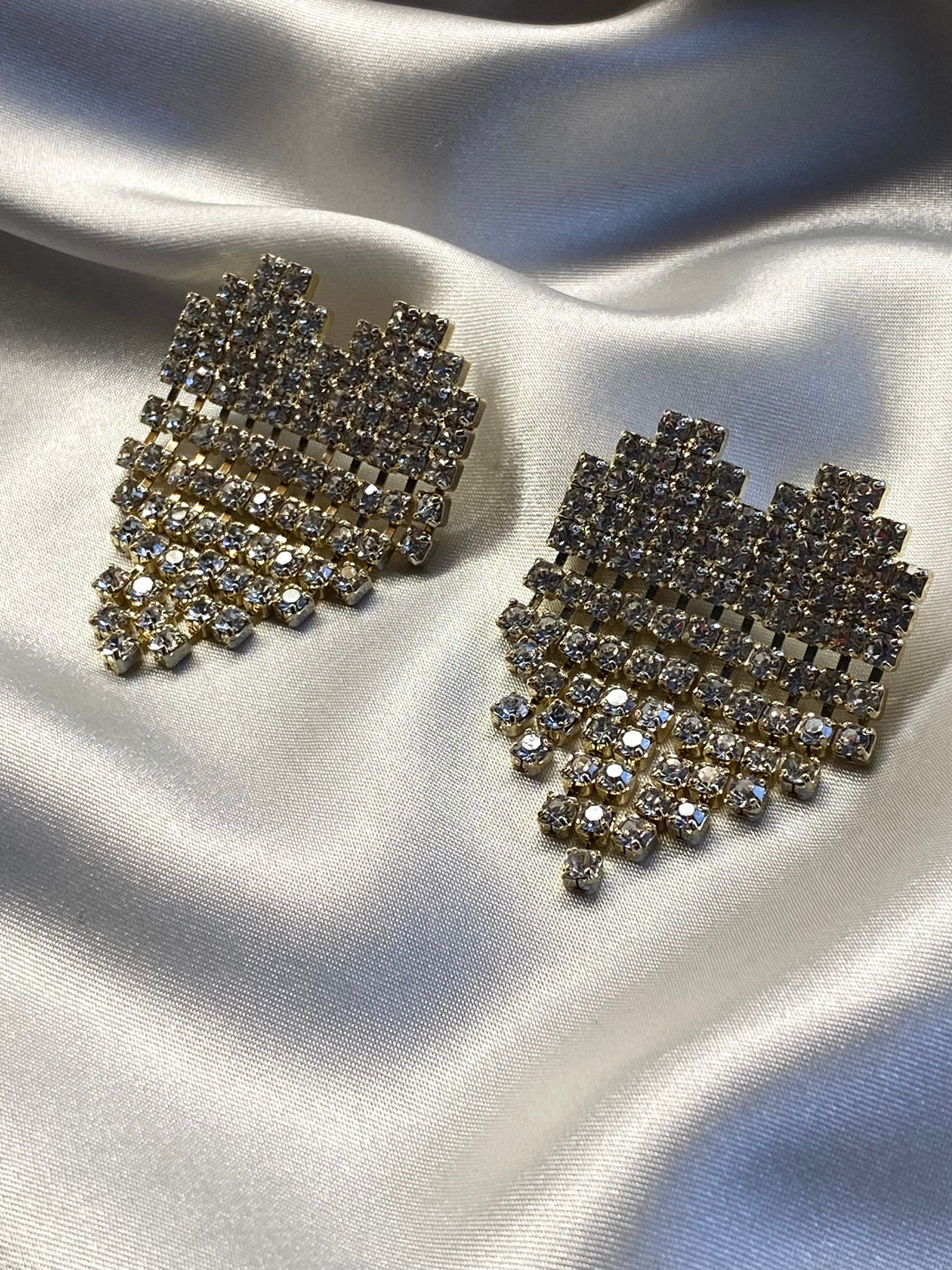 Chroí Mór Sparkling Heart Drop Earrings